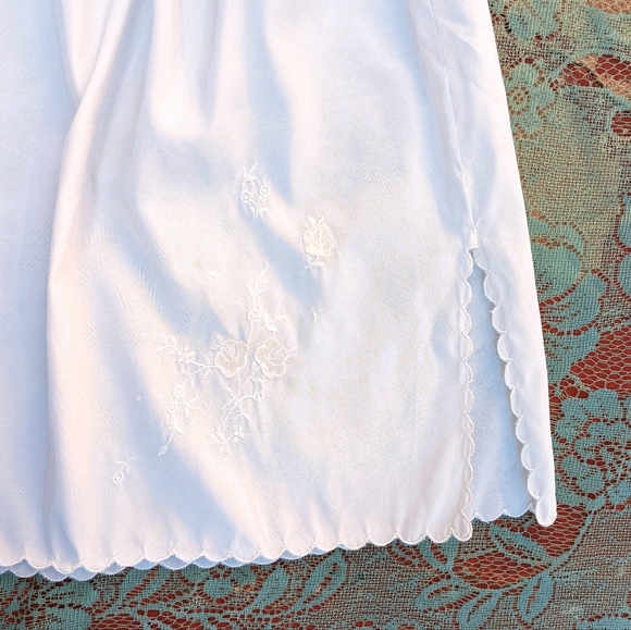 VTG White Embroidered Half Slip - Picture 6 of 6